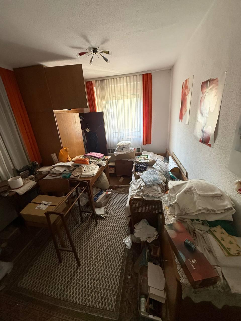 Zimmer vor der Entrümpelung